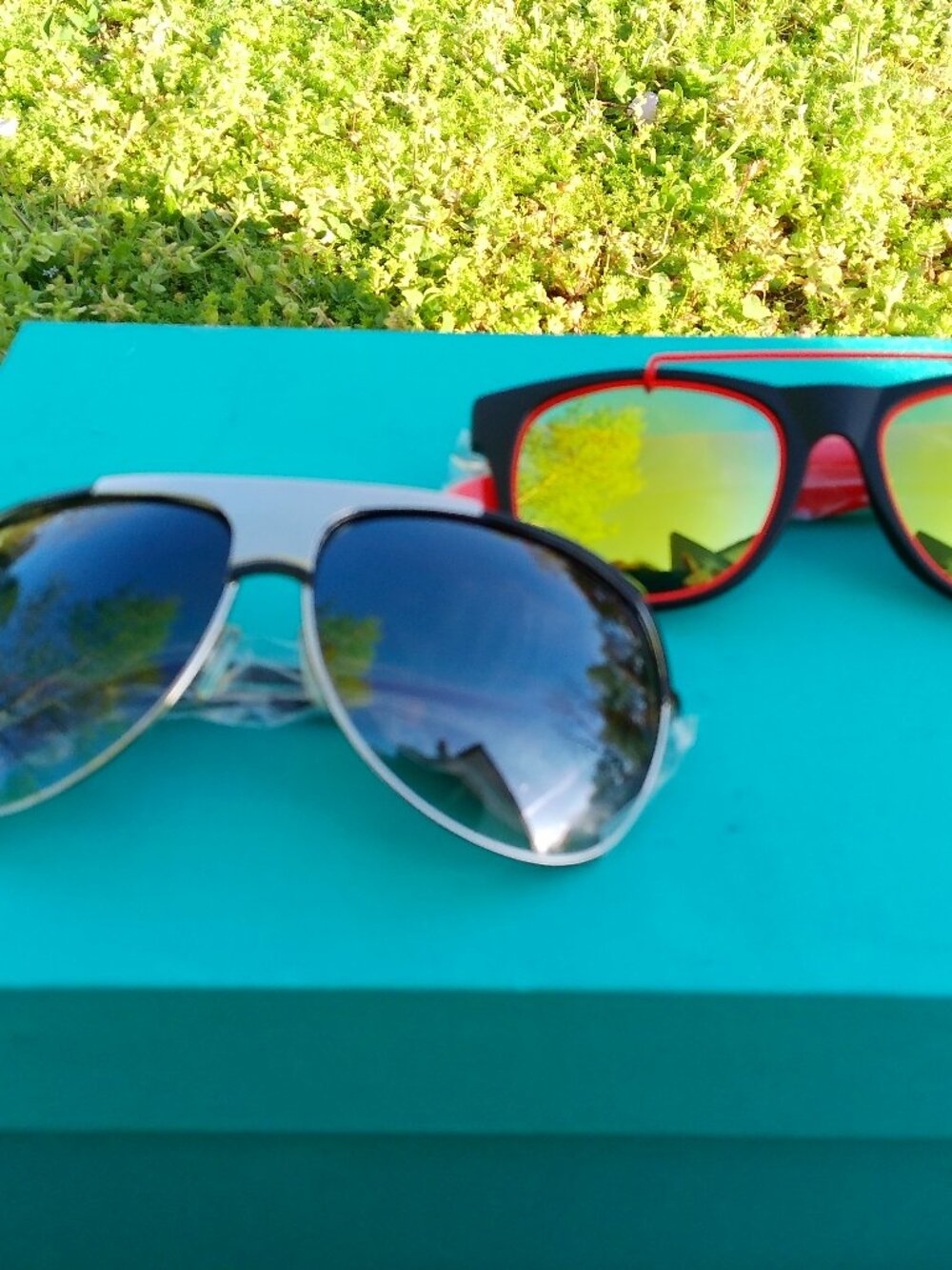 2 PR OF SUNGLASSES NEW IN PK HB